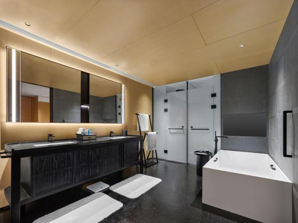 Hilton Nanjing Niushoushan : photo 4 de la chambre suite deluxe avec lit king-size