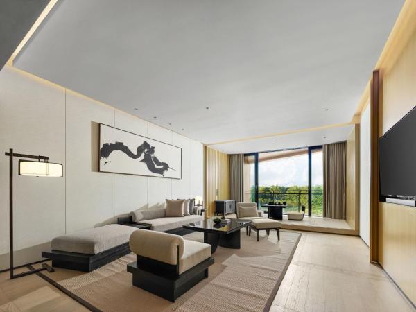 Hilton Nanjing Niushoushan : photo 3 de la chambre suite deluxe avec lit king-size