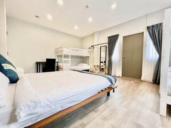 K2 Guesthouse : photo 8 de la chambre chambre familiale avec salle de bains privative