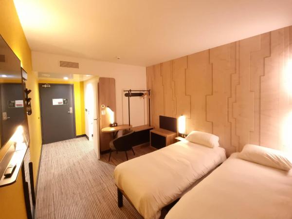 B&B HOTEL Nice Stade Riviera : photo 3 de la chambre chambre lits jumeaux