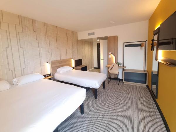 B&B HOTEL Nice Stade Riviera : photo 1 de la chambre chambre triple