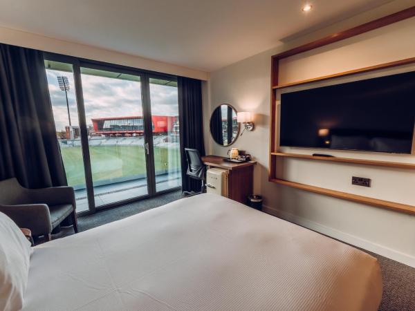 Hilton Garden Inn Manchester Emirates Old Trafford : photo 2 de la chambre chambre lit king-size de luxe - vue sur stade