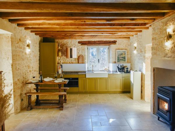 MAISON CISTUS - Maison d'hôtes de charme - Suites et gîte avec terrasses privées - Proche de Sarlat, au coeur de la Nature : photo 1 de la chambre maison de vacances