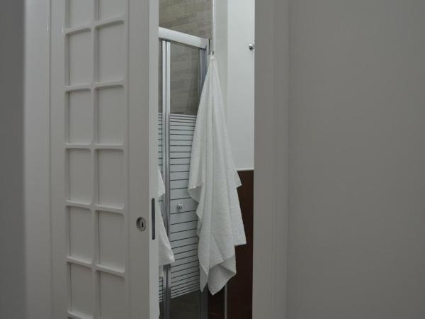 B&B Paolo e Mariella : photo 4 de la chambre chambre double avec salle de bains privative