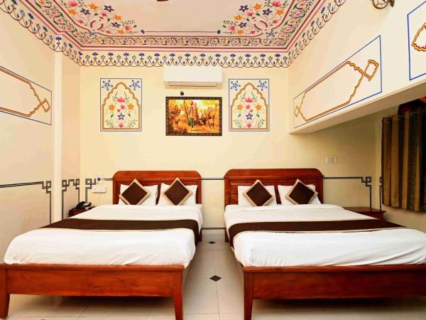 Virasat Mahal Heritage Hotel : photo 10 de la chambre suite familiale
