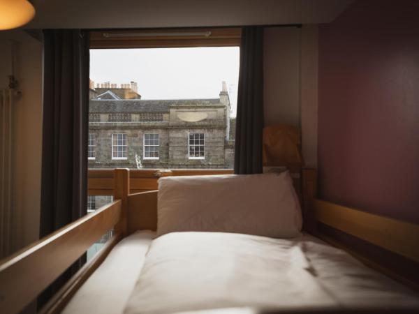 Edinburgh Central Accommodation : photo 1 de la chambre chambre quadruple