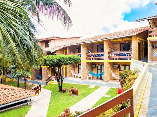 Hotel Tubarão : photo 3 de la chambre chambre quadruple avec balcon
