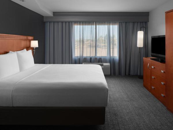 Courtyard by Marriott Phoenix West/Avondale : photo 2 de la chambre grande suite exécutive 1 chambre lit king-size