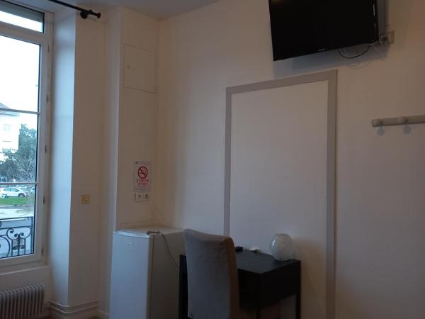 Hôtel Labat : photo 3 de la chambre chambre double avec salle de bains privative