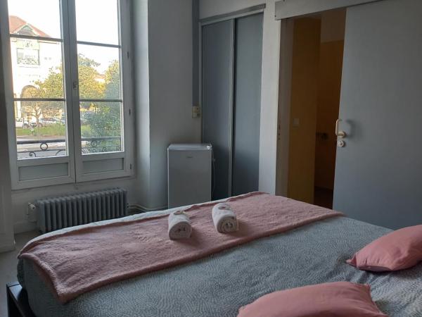 Hôtel Labat : photo 8 de la chambre chambre double avec salle de bains privative