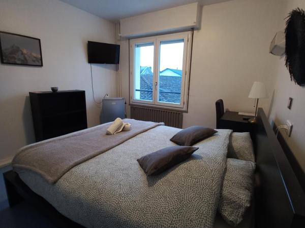 Hôtel Labat : photo 4 de la chambre chambre double avec salle de bains privative