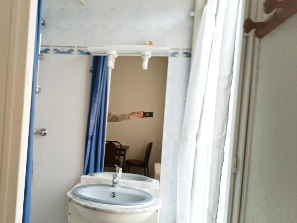 HOTEL LE FONTENOY : photo 2 de la chambre chambre double avec salle de bains privative