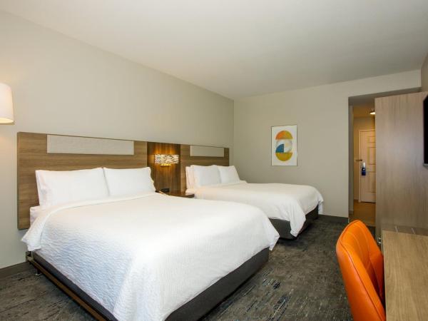 Holiday Inn Express Tampa North Telecom Park, an IHG Hotel : photo 2 de la chambre chambre avec 2 lits queen-size lits adaptée aux personnes malentendantes avec douche accessible en fauteuil roulant - non-fumeurs