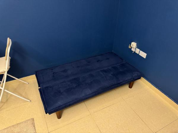 Private room in the heart of Dubai with Burj Khalifa view : photo 7 de la chambre chambre triple