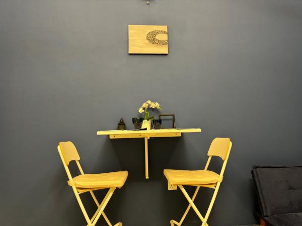 Private room in the heart of Dubai with Burj Khalifa view : photo 9 de la chambre chambre triple