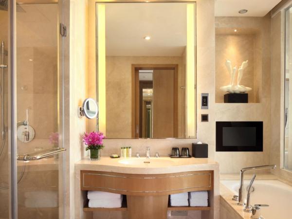 DoubleTree by Hilton Guangzhou-Free Shuttle Bus to Canton Fair Complex & Overseas Buyer Registration Services during Canton Fair Period : photo 3 de la chambre chambre lits jumeaux exécutive - accès au salon