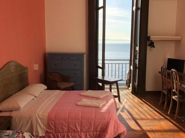 B&B Vista Mare : photo 1 de la chambre chambre double avec balcon - vue sur mer