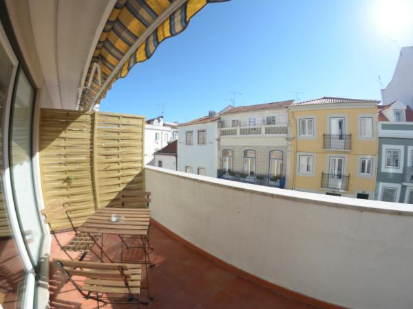 Fado Bed & Breakfast - Santos : photo 4 de la chambre chambre double standard avec balcon 
