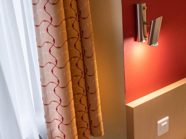 Hotel De la Paix : photo 3 de la chambre chambre lits jumeaux standard