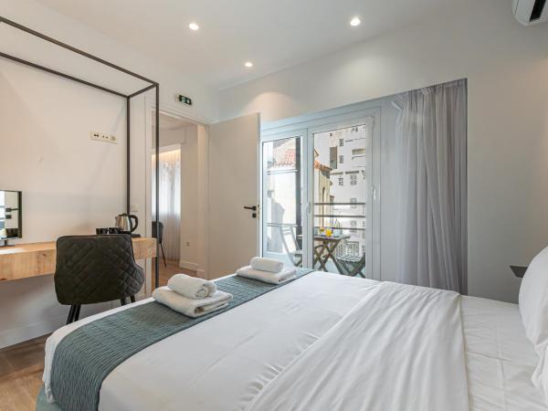 Kriel Suites by LIV Homes : photo 2 de la chambre chambre double deluxe avec balcon