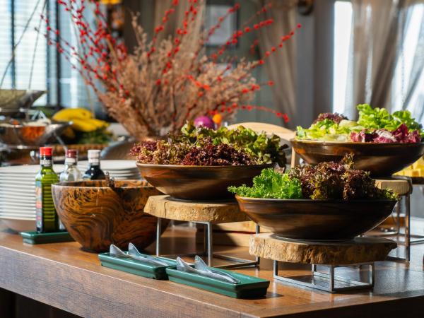 The Continent Hotel Sukhumvit - Asok BTS Bangkok by Compass Hospitality : photo 1 de la chambre chambre double premier avec vue sur la ville