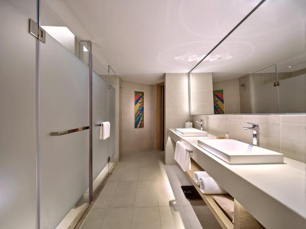 Hilton Garden Inn Guangzhou Tianhe : photo 5 de la chambre suite 1 chambre deluxe lit king-size 