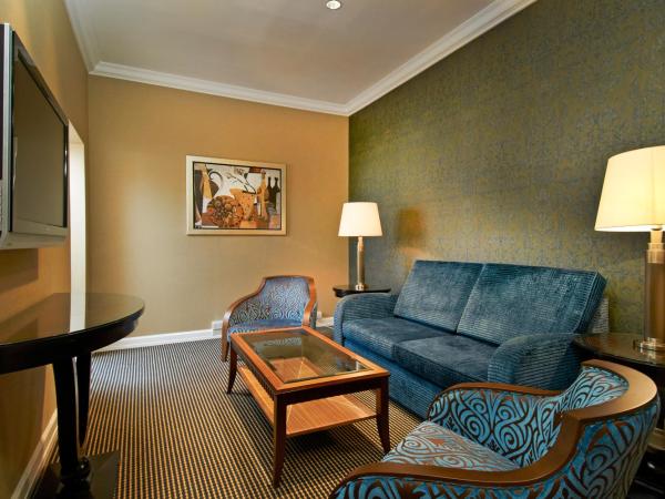 Hilton London Paddington : photo 2 de la chambre suite lit queen-size avec accès au salon