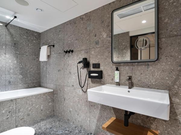 Qubus Hotel Katowice : photo 5 de la chambre appartement