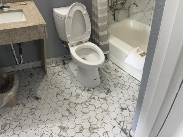 Americas Best Value Inn-Savannah : photo 1 de la chambre hébergement 1 lit king-size accessible aux personnes à mobilité réduite - fumeurs