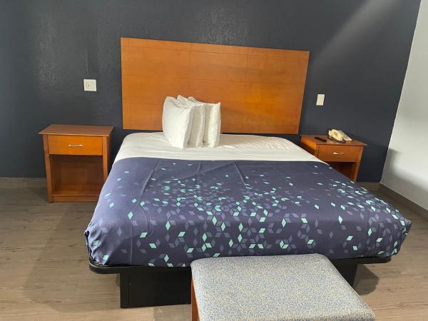 Americas Best Value Inn-Savannah : photo 3 de la chambre chambre lit king-size - non-fumeurs