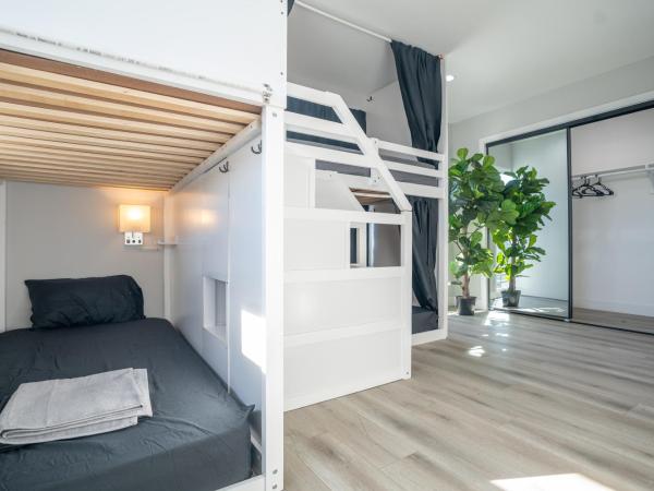 Normandie Hostel : photo 2 de la chambre lit simple dans dortoir mixte