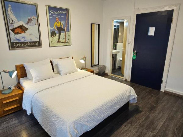 The Aarburg Hotel & Café : photo 2 de la chambre chambre double - vue sur montagne