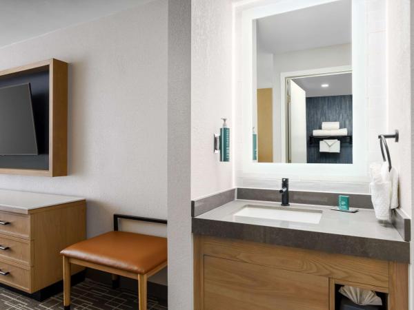 DoubleTree by Hilton Charlotte City Center : photo 5 de la chambre chambre lit king-size