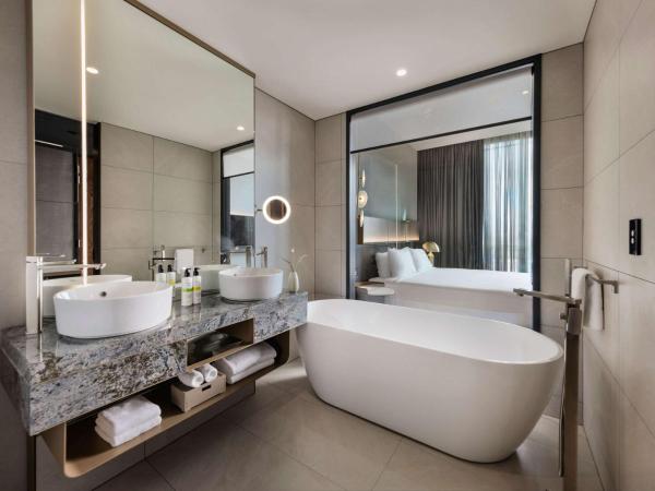Pullman Auckland Airport : photo 2 de la chambre suite exécutive lit king-size 