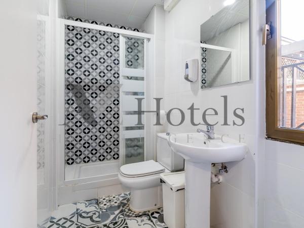 AYZ Ulises - Auto check-in property : photo 2 de la chambre chambre double standard avec salle de bains commune