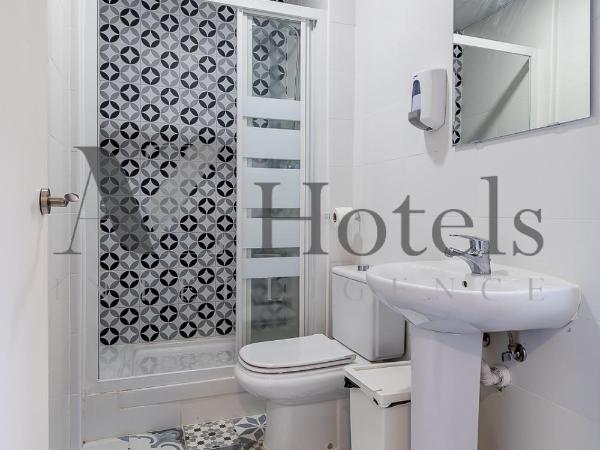 AYZ Ulises - Auto check-in property : photo 7 de la chambre chambre double standard avec salle de bains commune
