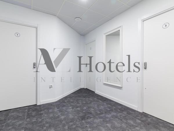 AYZ Ulises - Auto check-in property : photo 3 de la chambre chambre double avec salle de bains privative - demi sous-sol