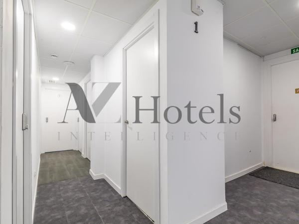 AYZ Ulises - Auto check-in property : photo 5 de la chambre chambre double avec salle de bains privative - demi sous-sol