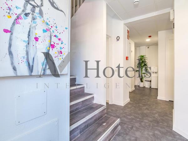 AYZ Ulises - Auto check-in property : photo 10 de la chambre chambre double avec salle de bains privative - demi sous-sol