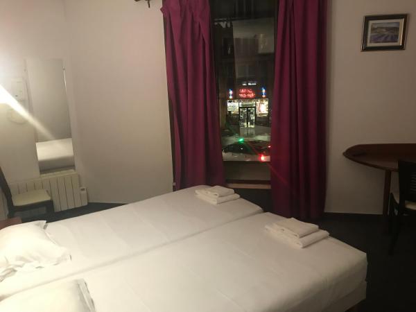 Hotel Bar Restaurant Couleurs Sud : photo 2 de la chambre chambre lits jumeaux