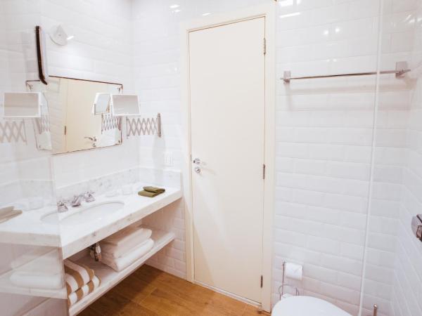 Gerthrudes Bed & Breakfast : photo 5 de la chambre suite lit king-size - vue sur piscine