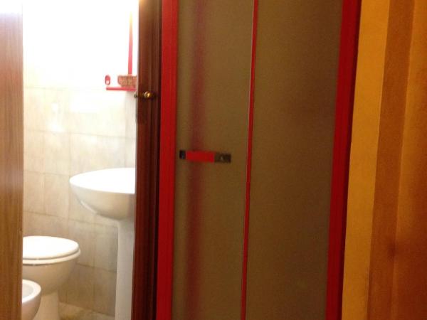 Hotel Rey : photo 2 de la chambre chambre simple