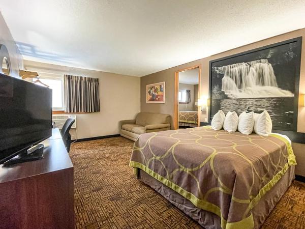 Super 8 by Wyndham Indianapolis Emerson : photo 3 de la chambre suite studio queen - non-fumeurs