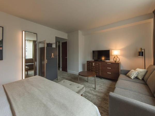 Marriott Vacation Club®, New York City  : photo 2 de la chambre chambre lit king-size de luxe avec canapé-lit