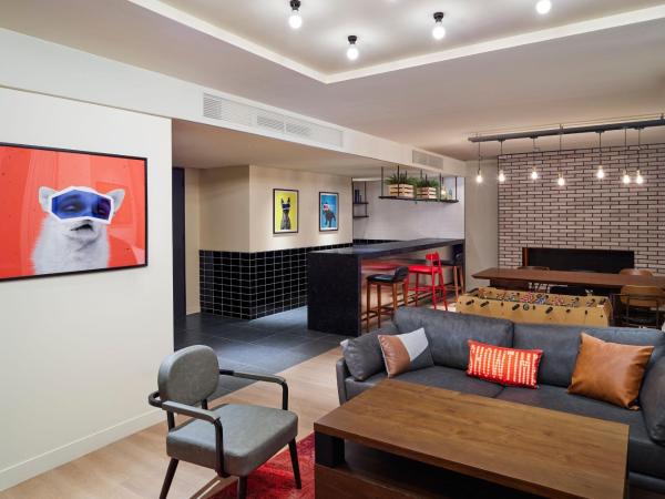 Moxy Seoul Myeongdong : photo 2 de la chambre suite lit queen-size 1 chambre avec vue sur ville