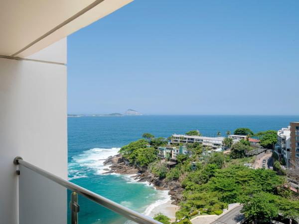 Sheraton Grand Rio Hotel & Resort : photo 1 de la chambre grande chambre familiale lit king-size avec canapé-lit et balcon