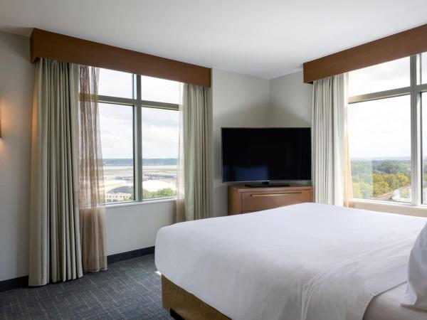 Residence Inn Arlington Capital View : photo 3 de la chambre suite 1 chambre lit king-size avec canapé-lit - vue sur ville