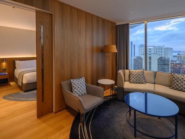 Crowne Plaza Hobart, an IHG Hotel : photo 2 de la chambre suite 1 chambre lit king-size – vue sur ville
