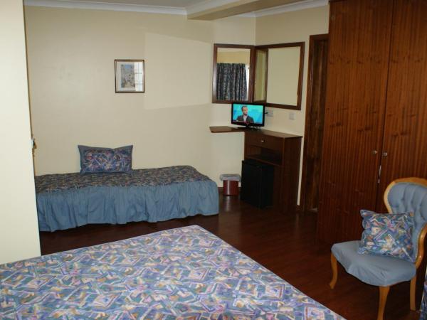 VilaBranca : photo 2 de la chambre chambre triple avec balcon - vue arrière