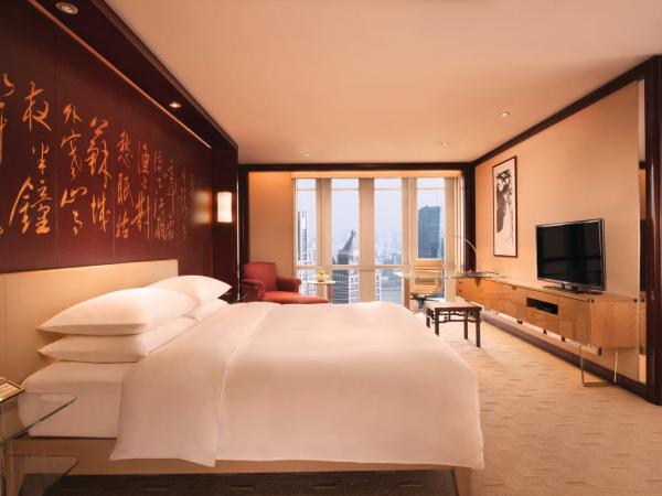 Grand Hyatt Shanghai : photo 4 de la chambre chambre lit king-size avec accès au club - vue sur rivière